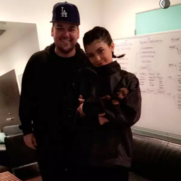 con esta foto, Rob y Kylie dejaron claro que entre ellos no hay problemas.