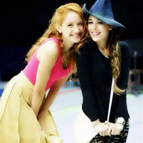 Ceci y Danna Paola hicieron una linda amistad en su temporada de teatro juntas.