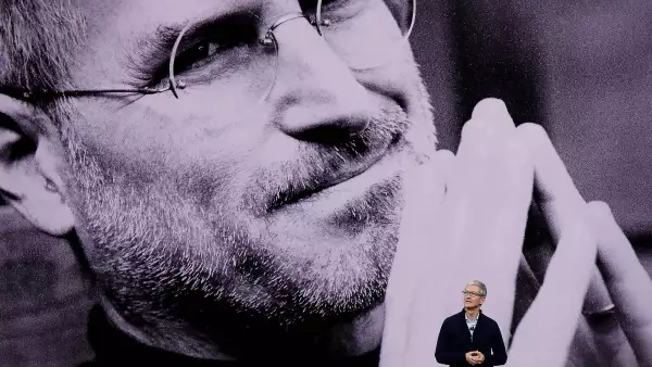 tim cook 10 años apple