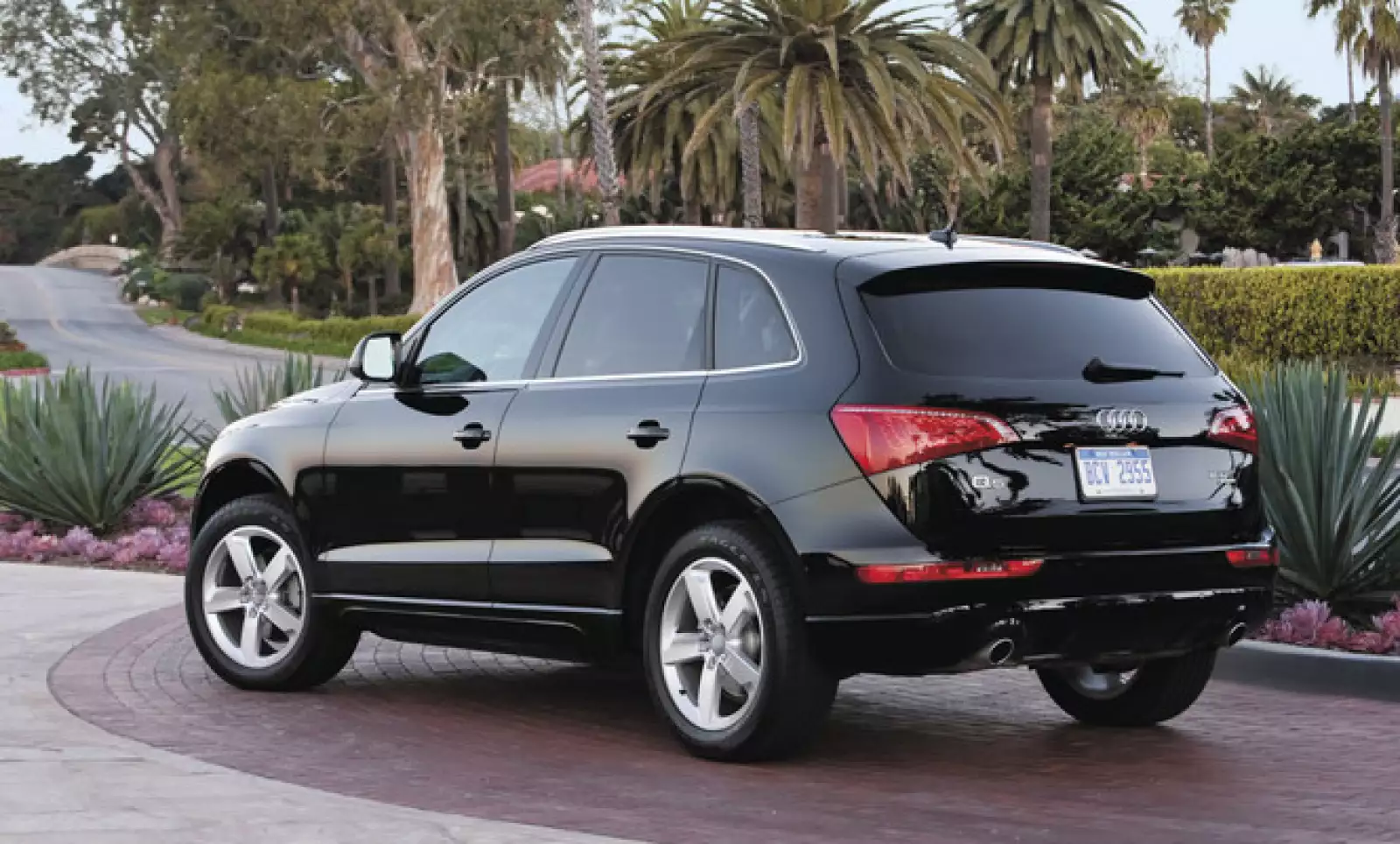 La competencia de este vehículo de la marca de los anillos será el Nissan Xtrail, el Mitsubishi Outlander, el Volvo XC 60 y el BMW X3.