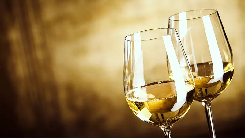 Vino blanco para combatir el calor. (Foto: Shutterstock)