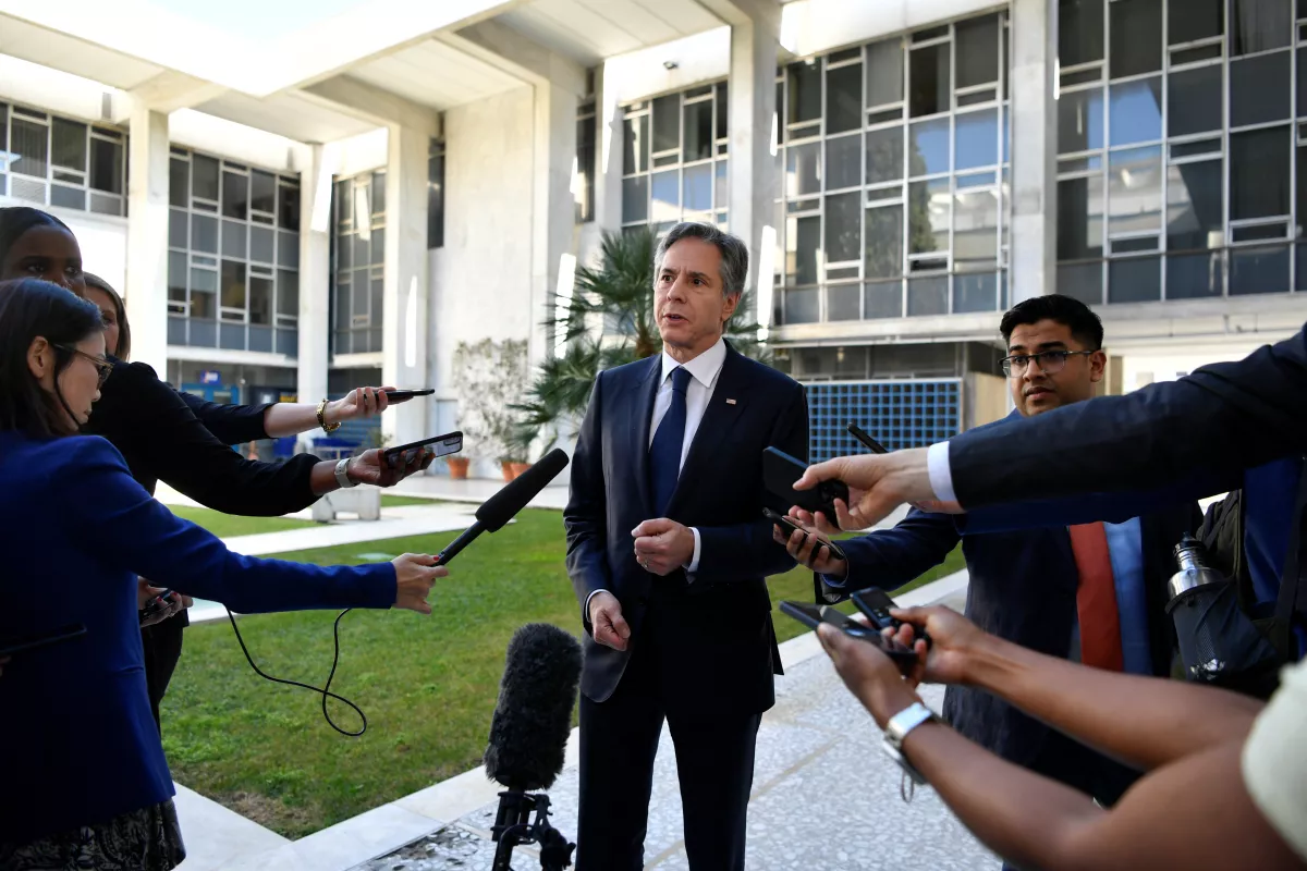 El secretario de Estado de Esyados Unidos, Antony Blinken, es entrevistado en Atenas, Grecias. 