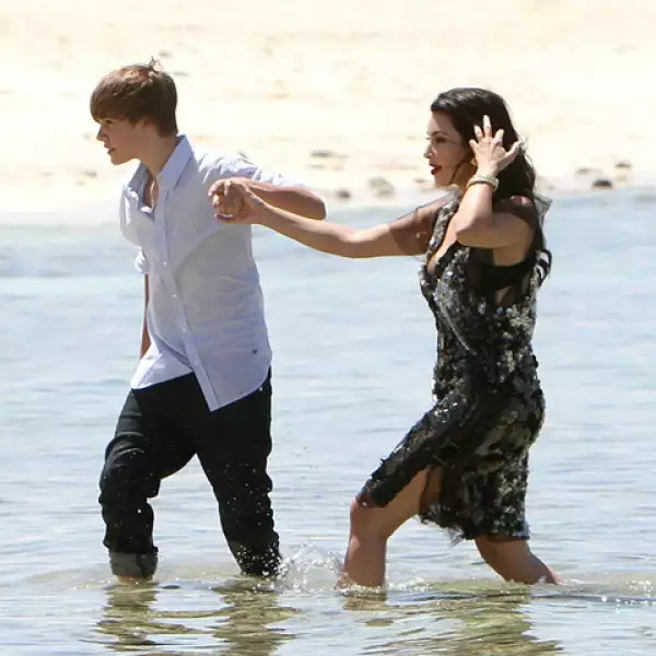 Kim Kardashian y Justin Bieber en las Bahamas para un shooting de Elle. Al cantante también le encanta vacacionar en Barbados.