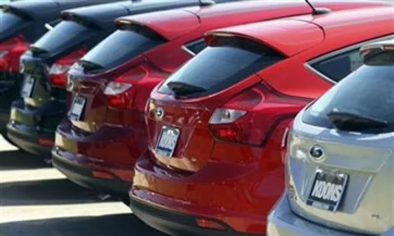 Los nuevos trabajadores se sumarán a los 8,100 empleados que Ford contrató en EU el año pasado. (Foto: Reuters)