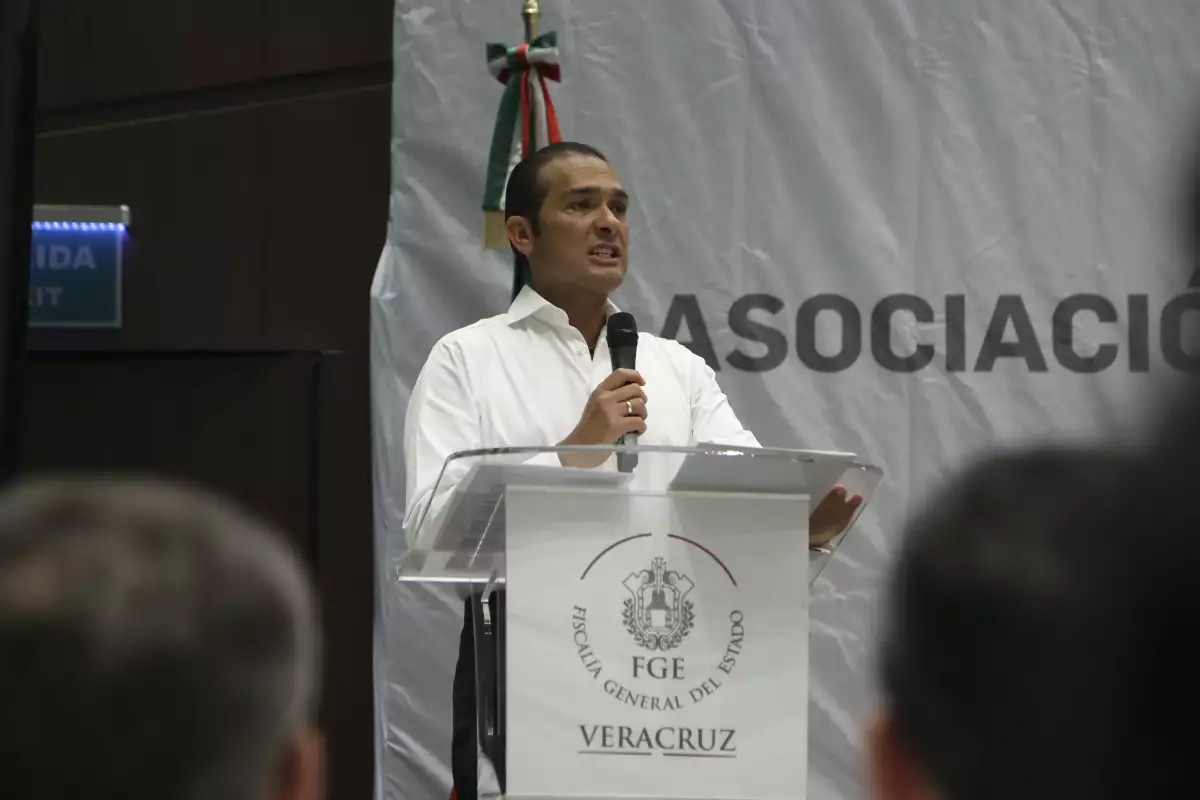 El fiscal Luis Ángel Bravo confirmó el ataque en un bar de Xalapa.