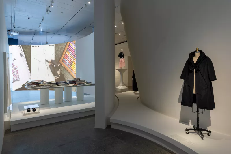 Foto: The Costume Institute; Karl Lagerfeld: A Line of Beauty (2023)