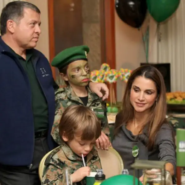 Rania de Jordania compartió esta imagen famliar.