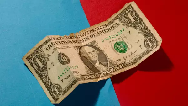 Peso mexicano a dólar hoy, 8 de enero: retrocede por una mayor aversión al riesgo
