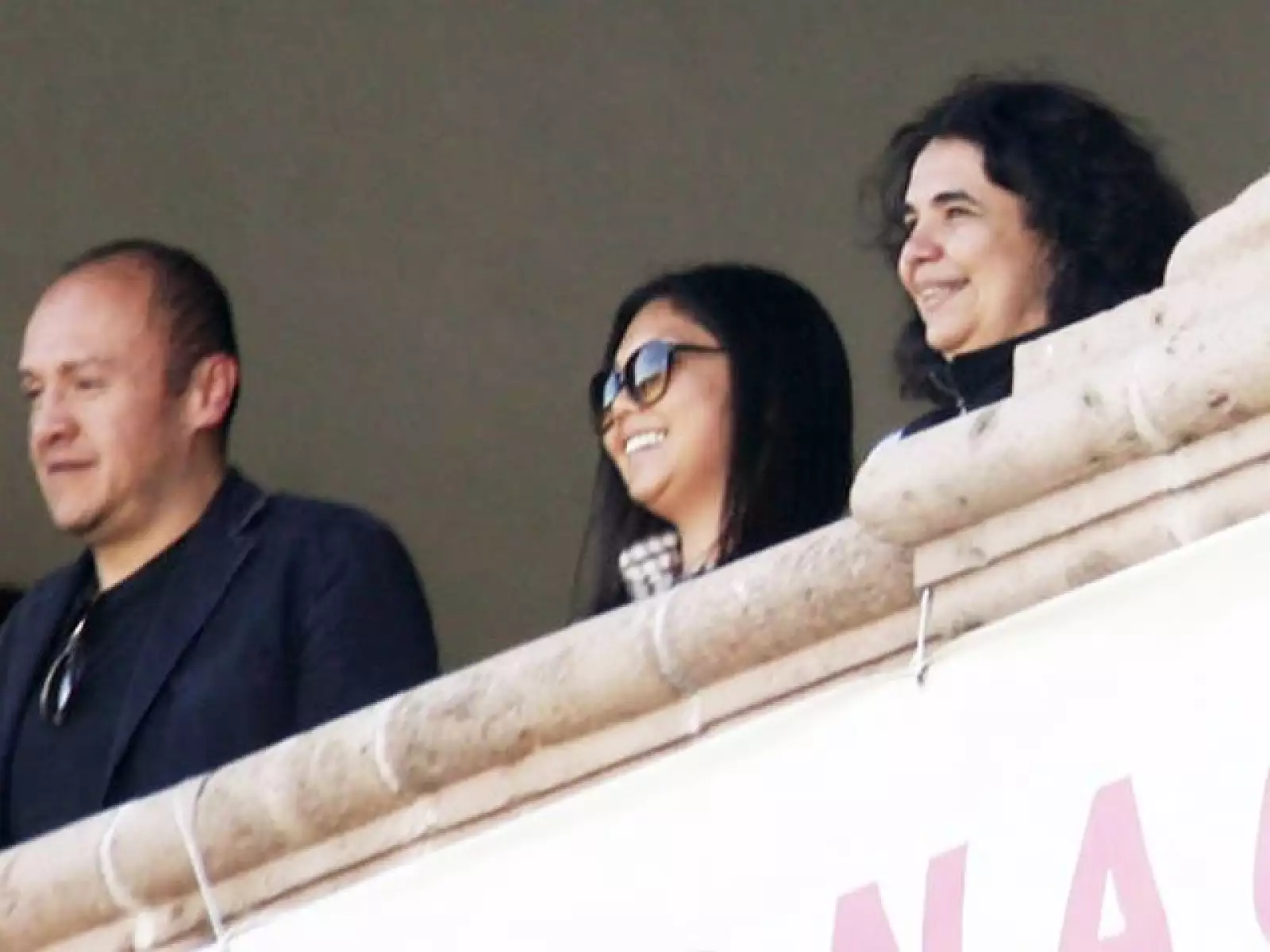 Junto al cineasta estaba Consuelo Sáizar, de Conaculta, y amigos de ambos.