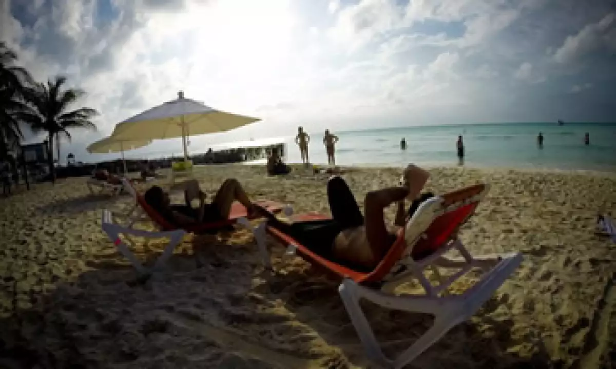 Acapulco y Cancún tienen algunas de las playas más sucias, según la Cofepris.
