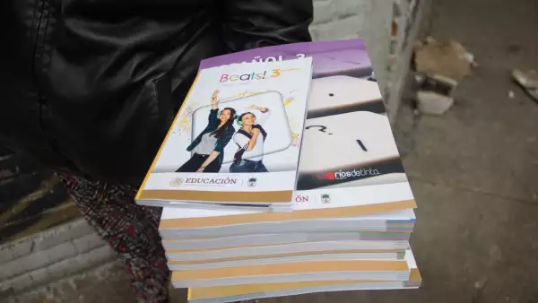 Libros de texto gratuitos con AMLO