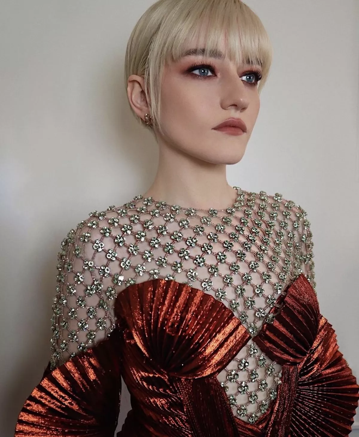 Julia garner maquillaje 
