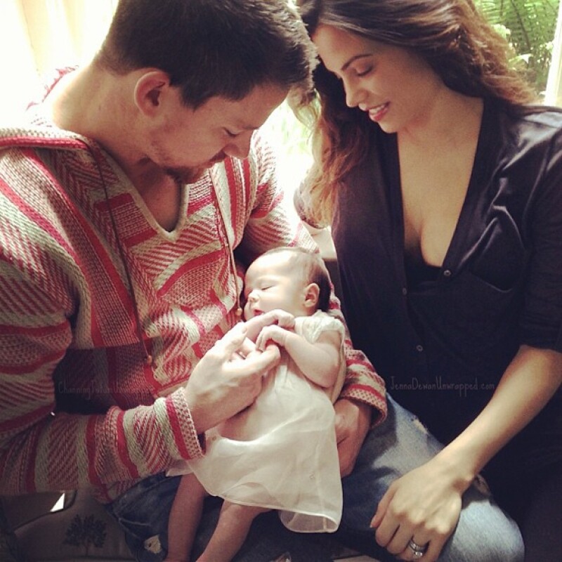 Qué mejor oportunidad para presentar la primera imagen de su hija que el día del padre. El actor compartió por primera vez una imagen junto a su pequeña Everly y su esposa Jenna Dewan-Tatum.