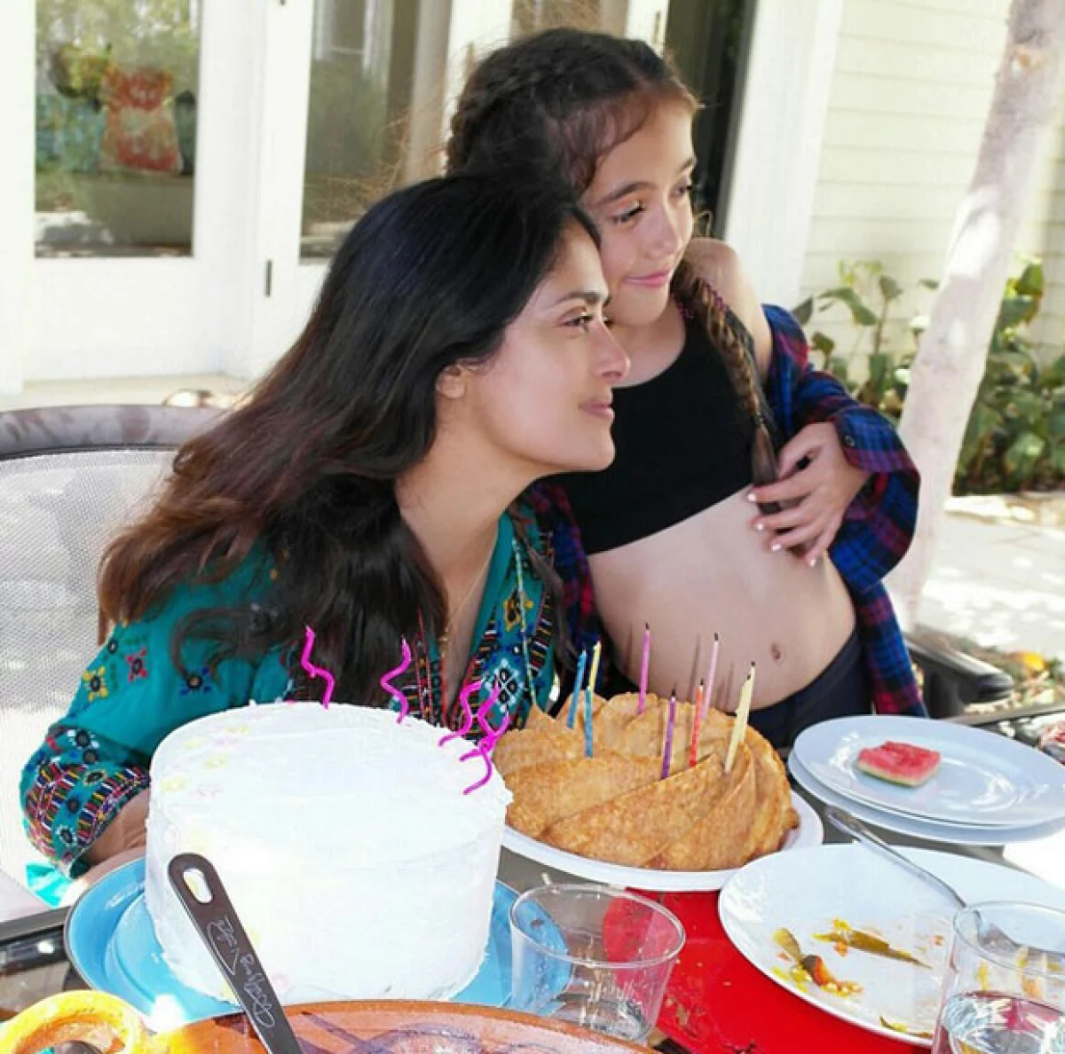 Se nota que la actriz mexicana ha disfrutado en grande su último cumpleaños y ha prometido ir publicando en esta semana un poco de sus festejos.