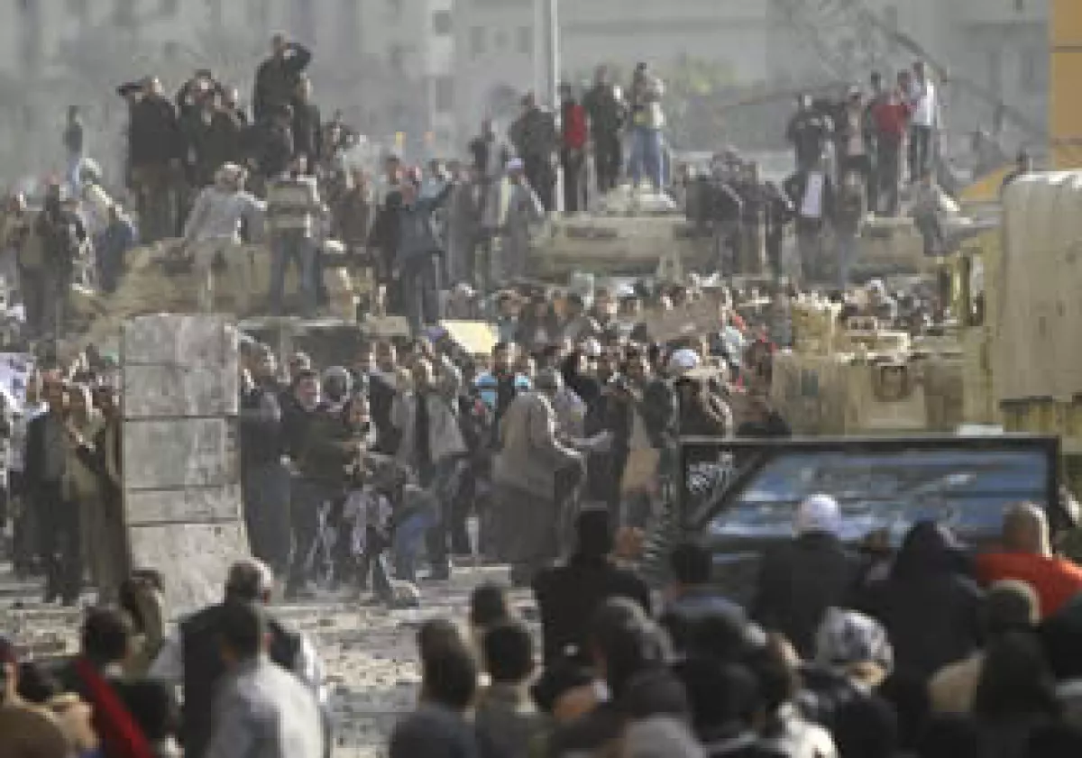 Los egipcios no cesan en su petición a la renuncia de Hosni Mubarak. (Foto: AP)