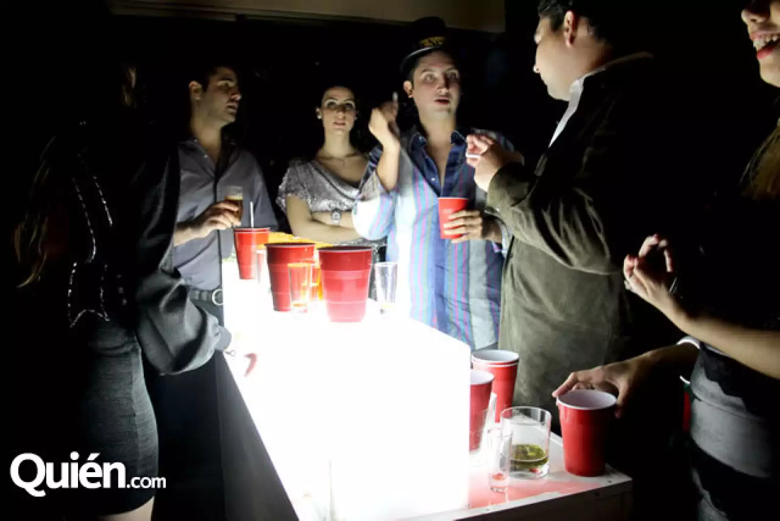 Christian Tafich Celebra Año Nuevo con sus amigos