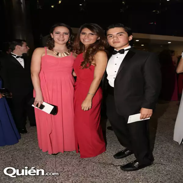 María Chapa,Paulina Motta,Carlos Acosta