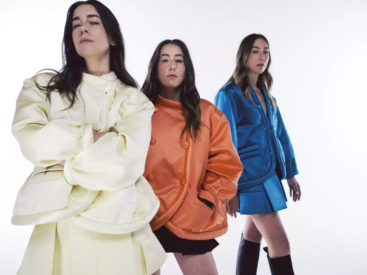 Las hermanas Haim: sobre su pasión por la música, la moda y Louis Vuitton