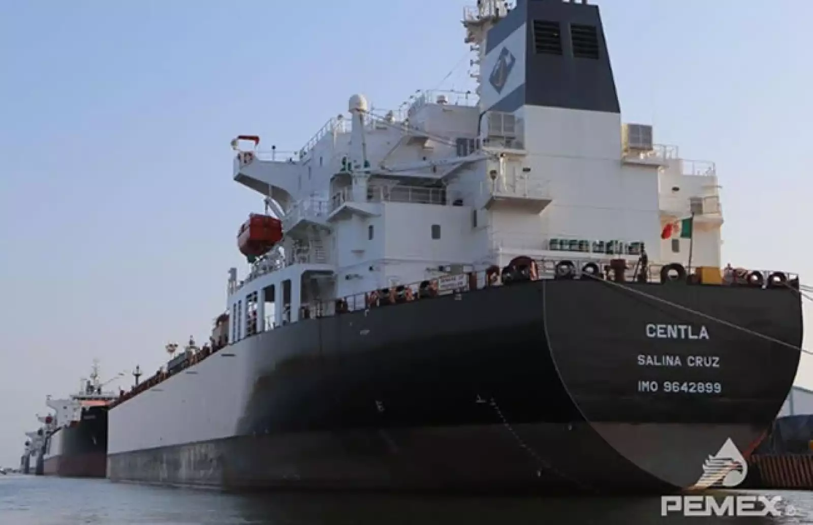 El Centla reparte combustibles desde Salina Cruz a toda la costa del Pac�fico mexicano.