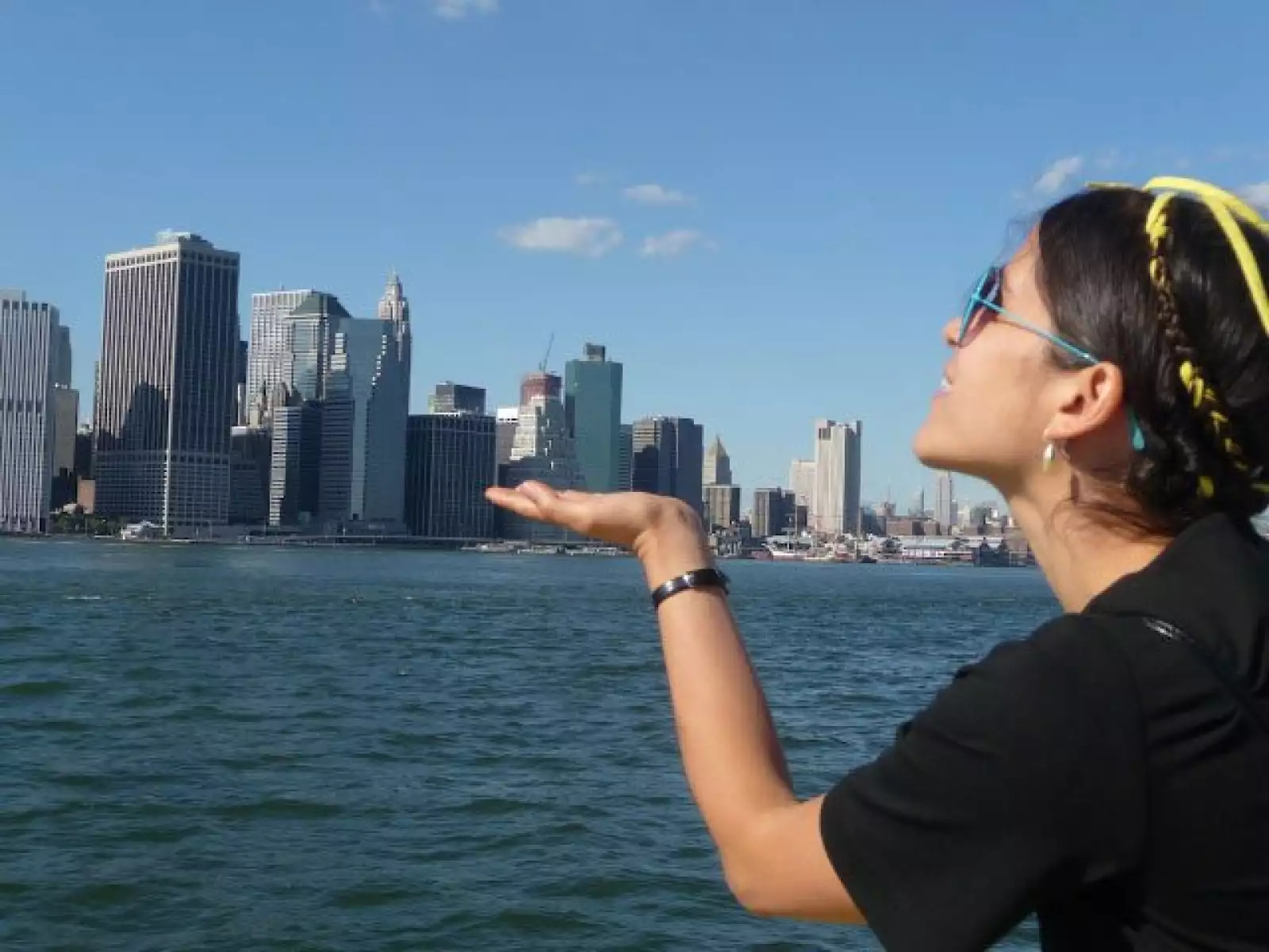 Después de haber obtenido el respeto del público y la crítica con sus trabajos en la gran pantalla, la actriz ingresa a la pantalla chica en las series como Capadocia y Locas de Amor.