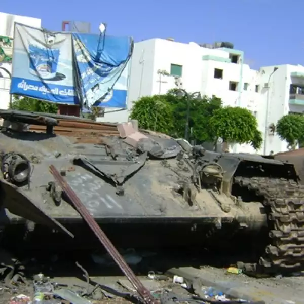 Libia - tanques en calle