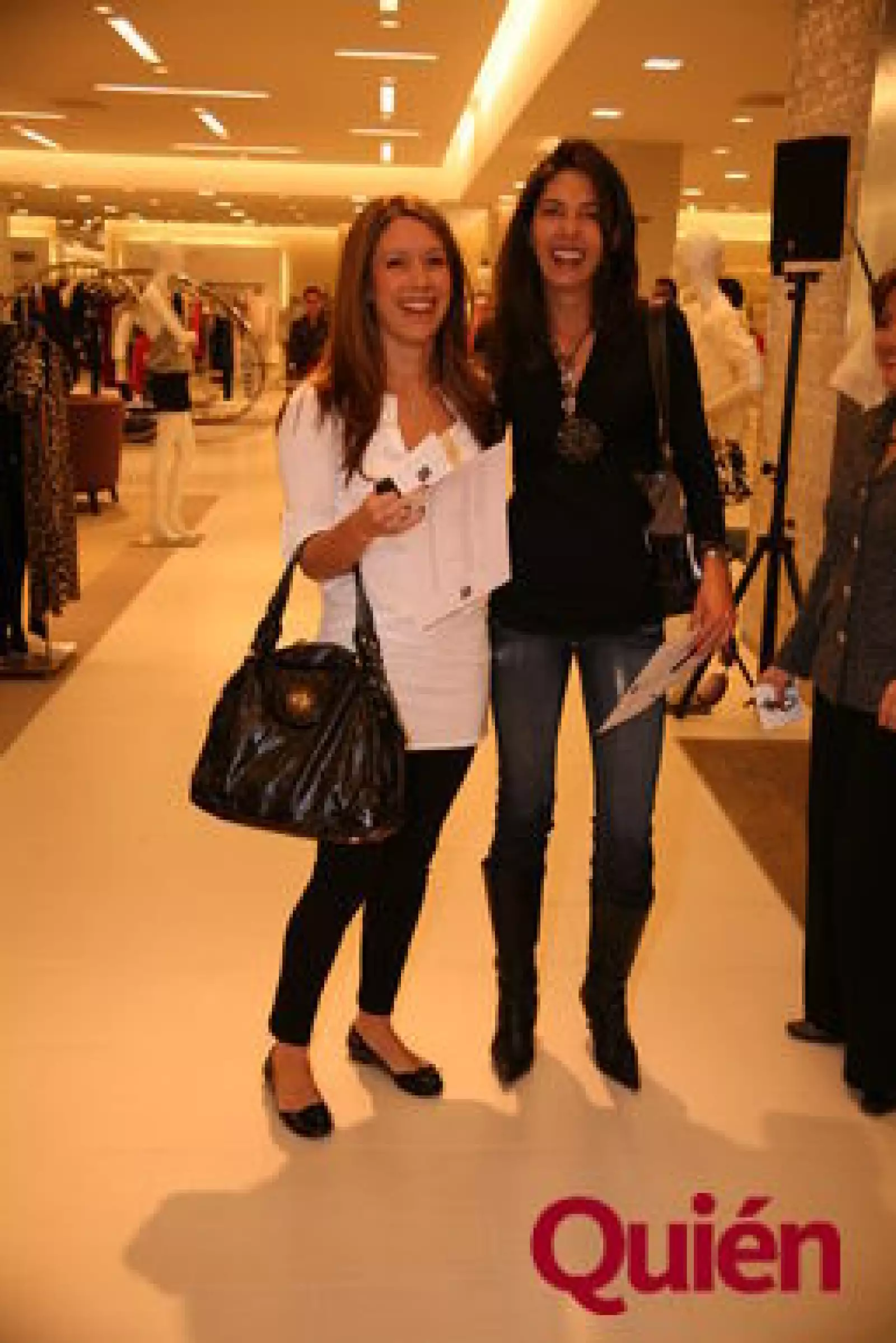 Angie Lobo, Lorena Elizondo