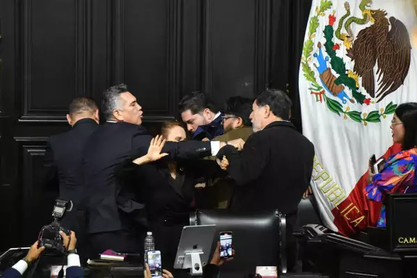 Bronca Noroña y Alejandro Moreno