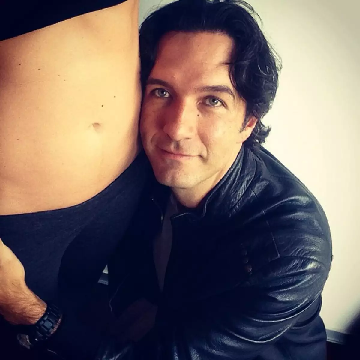 La actriz y cantante compartió un momento muy especial con sus fans, pues luego de anunciar su embarazo, a sus apenas 4 meses ya se puede ver a su pequeño "saludando".