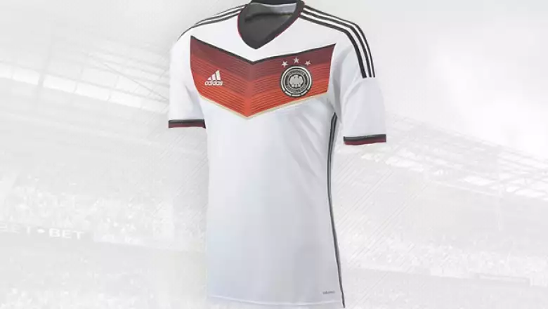 La escuadra teutona usa la playera elaborada por la compañía de casa, Adidas.