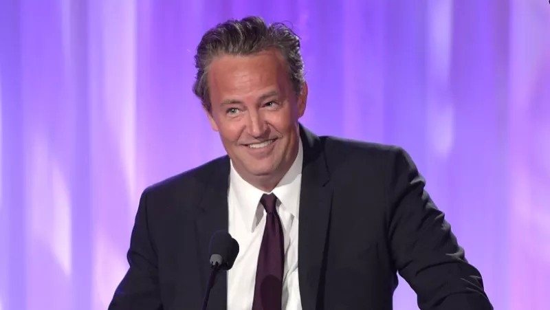 Médico se declara culpable de darle ketamina a Matthew Perry y lo llama "imbécil"