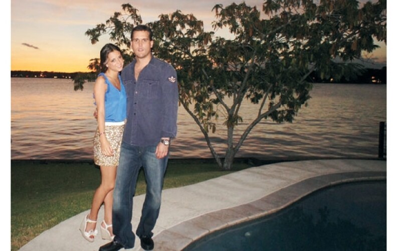 La diferencia de edades no impidió que el político conquistara el corazón de su ahora esposa. Se conocieron cuando ella tenía 18, cuatro años después están felizmente casados.