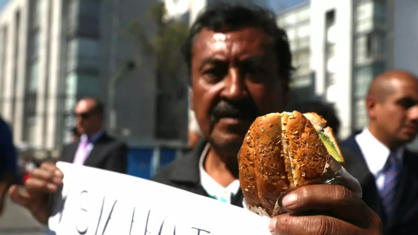 entierro chespirito 4