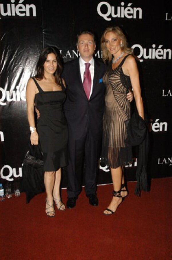 Lina con Elías Sacal y Alejandra Alemán en la fiesta de Quién.