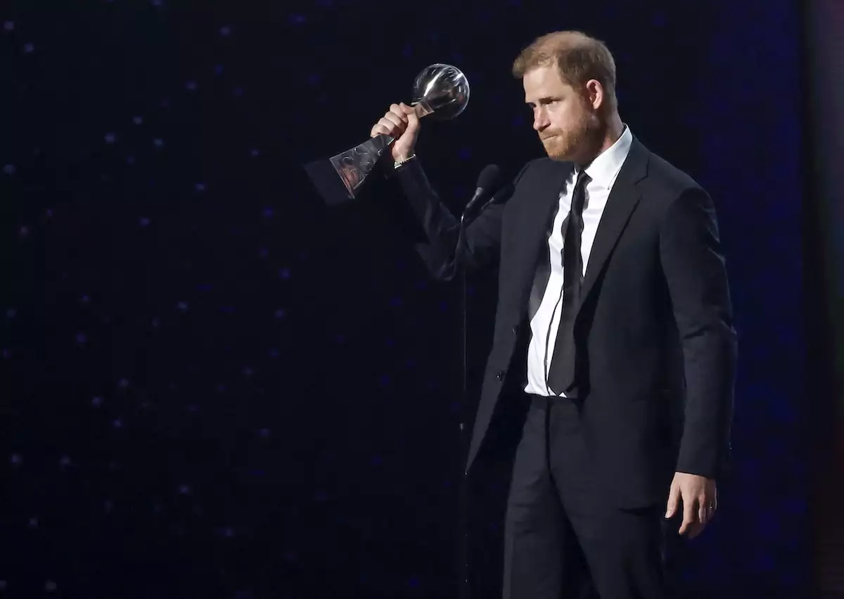 El príncipe Harry recibe el premio Pat Tillman en los ESPY Awards