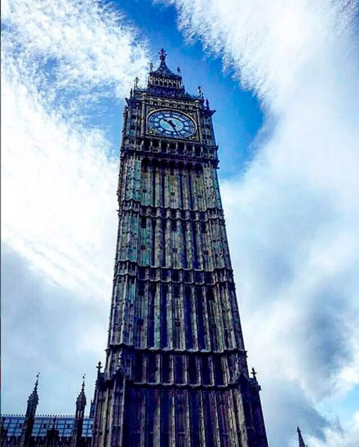 El corredor compartió esta postal: Ver el sol en Londres #Priceless... #shinebrightlikeadiamond #ElGranBen #HarryPotter, anotó.