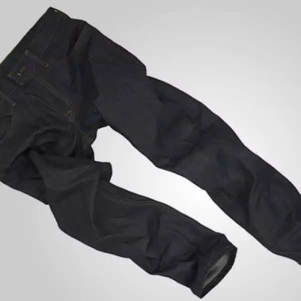 Sin olvidarnos del ya clásico azul de la mezclilla, un modelo que no debe faltar en ningún guardarropa.