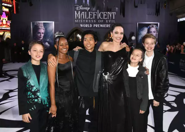 Knox Leon Jolie-Pitt, Zahara Marley Jolie-Pitt, Pax Thien Jolie-Pitt, Angelina Jolie, Vivienne Marcheline Jolie-Pitt y Shiloh Nouvel Jolie-Pitt 