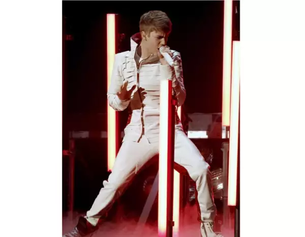 Justin Bieber puso el toque navideño a la premiación.