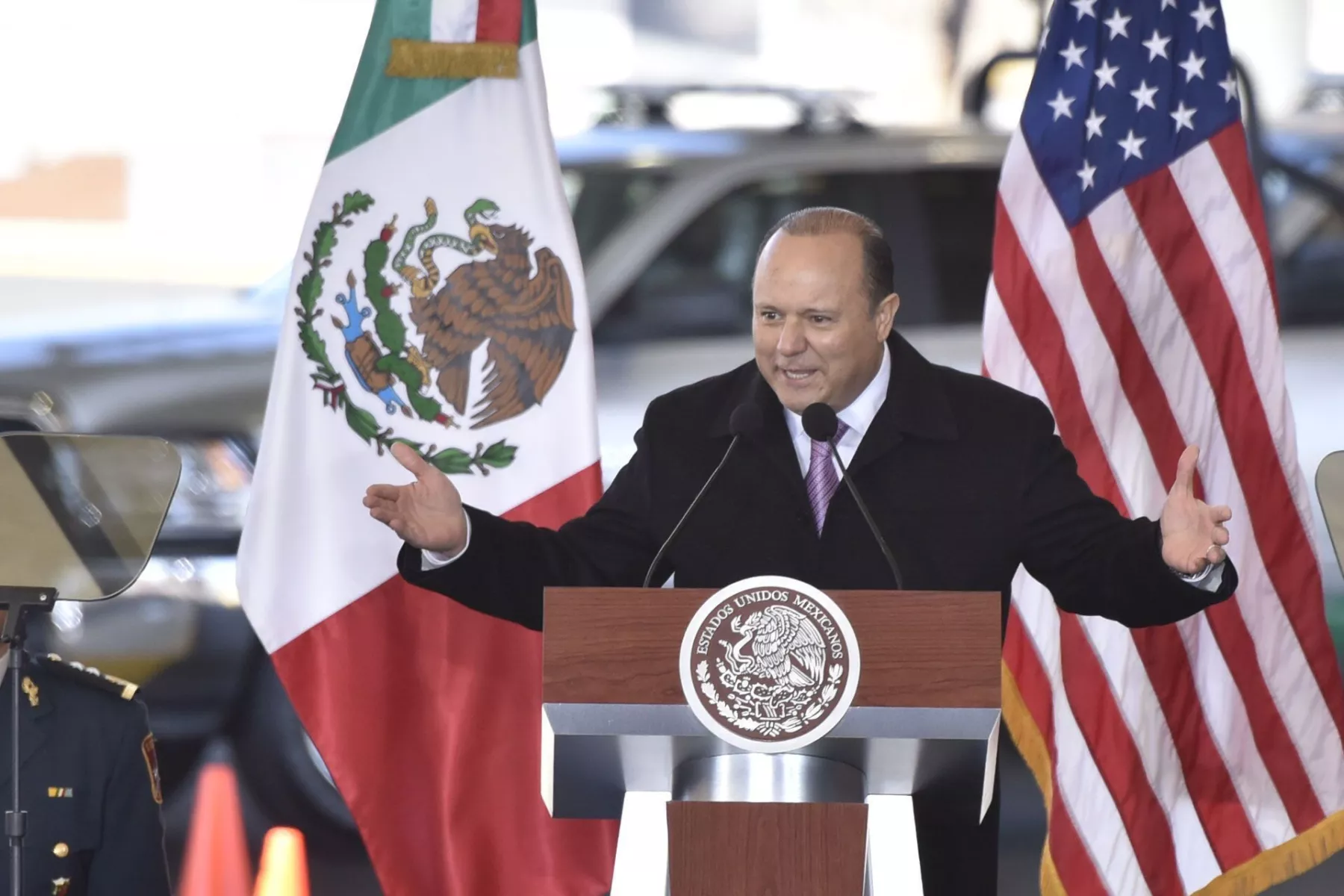 CIUDAD JUÁREZ, CHIHUAHUA, 04FEBRERO2016.- El presidente Enrique Peña Nieto y el gobernador César Duarte Jáquez inauguraron el cruce internacional Guadalupe Tornillo en la zona del Valle de Juárez. El cruce que tuvo un costo de 500 millones de pesos se convierte en el puerto de  cruce número 55 entre los Estados Unidos y México, entre los que transitan diariamente 300 mil vehículos y un millón de personas.
FOTO: NACHO RUIZ /CUARTOSCURO.COM