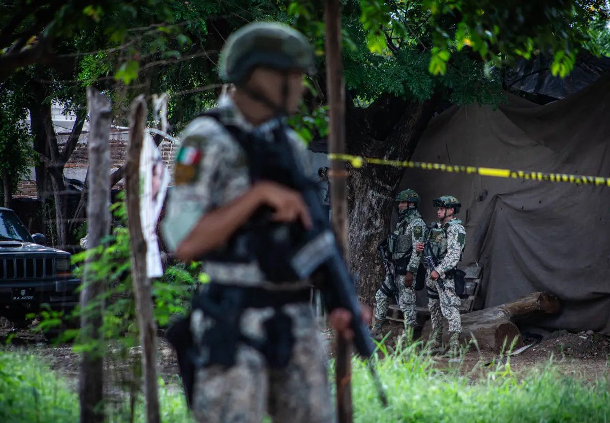 Enfrentamiento en Culiacán deja dos militares heridos; suspenden clases