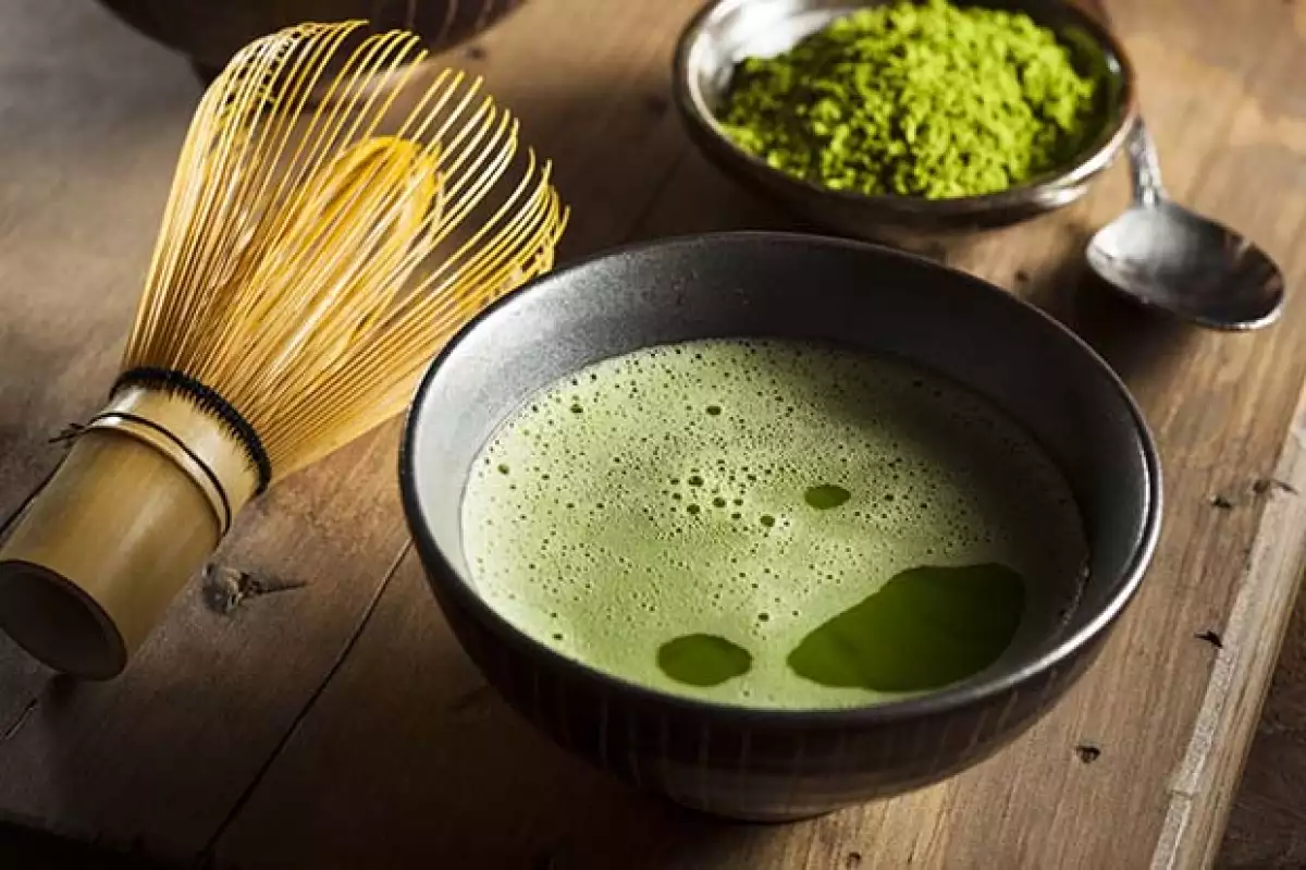 Té matcha: Diez beneficios del famoso 'polvo verde' que mejora la