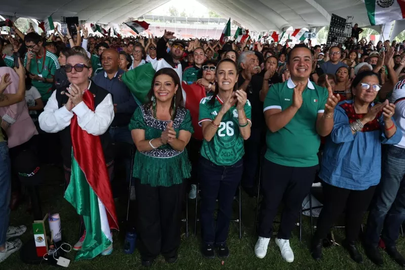 Sheinbaum y Brugada festejo gol