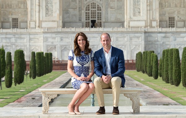 Los duques lucieron felices y sonrientes, y admiraron la belleza del espectacular palacio.