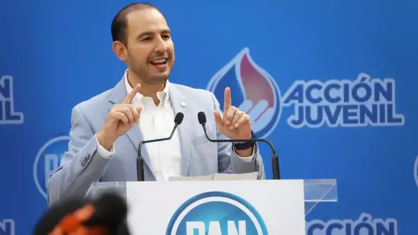 Marko Cortés en conferencia