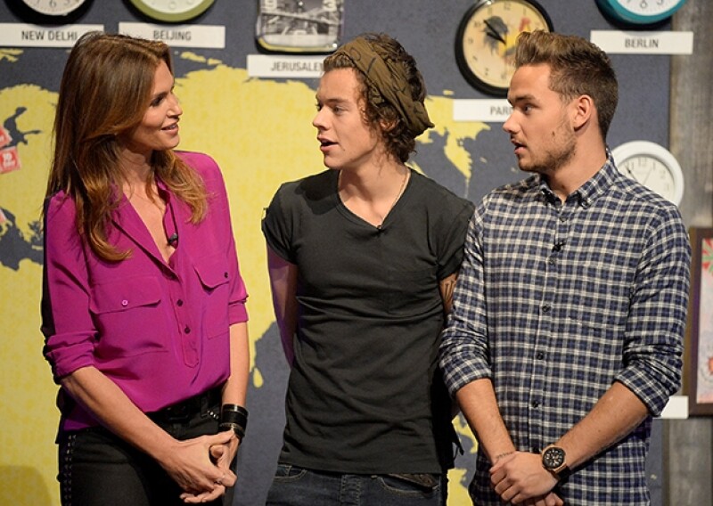 La Top model se mostró bromista con Harry y Liam y desfiló con ellos en la pasarela.