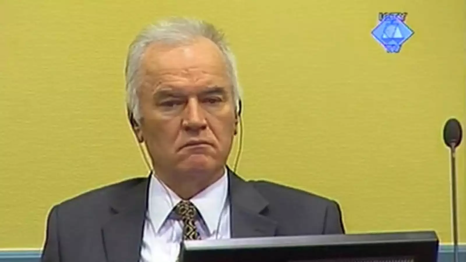 mladic en el juicio en la haya