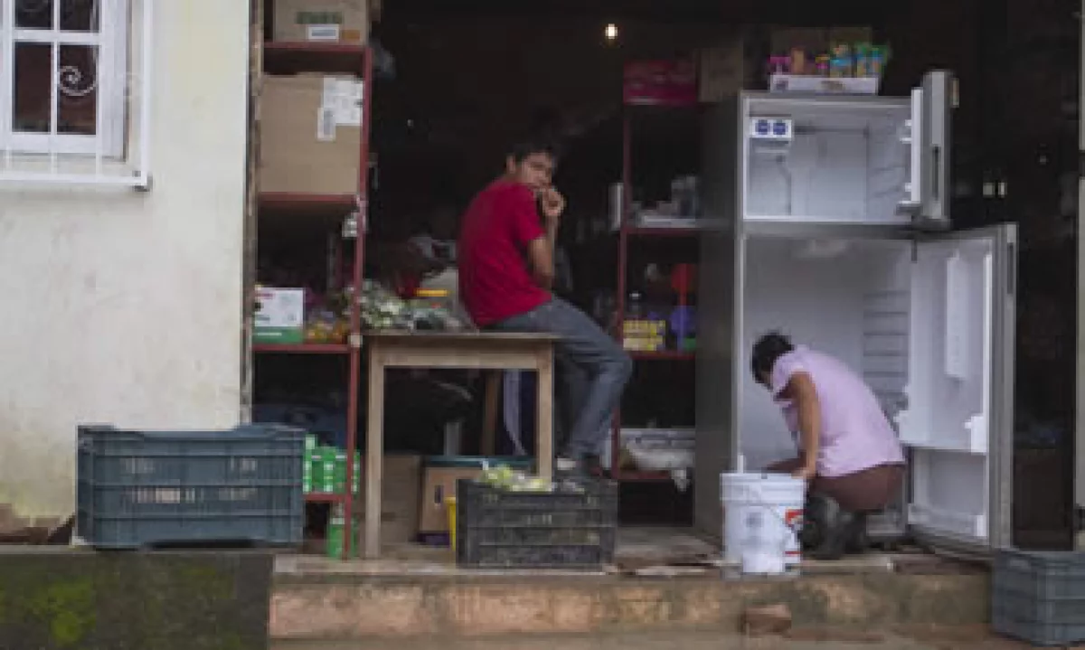 Habitantes de El Paraíso, en Atoyac, Guerrero, intentan regresar a la normalidad después de haber sido afectados por las inundaciones. (Foto: Cuartoscuro)