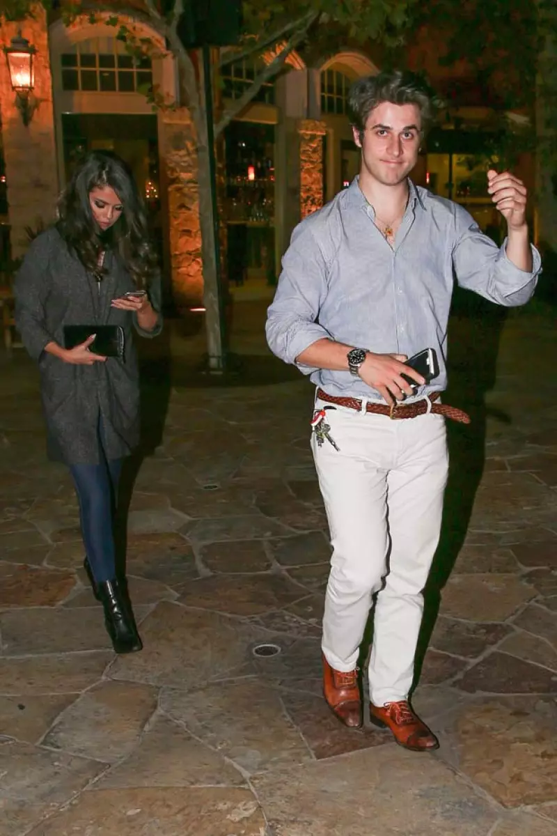 Justin who?! La cantante estadounidense ha cumplido su promesa, pues luego de anunciarse lista para perder el "anillo de castidad" ha sido captada en un date con David Henrie.