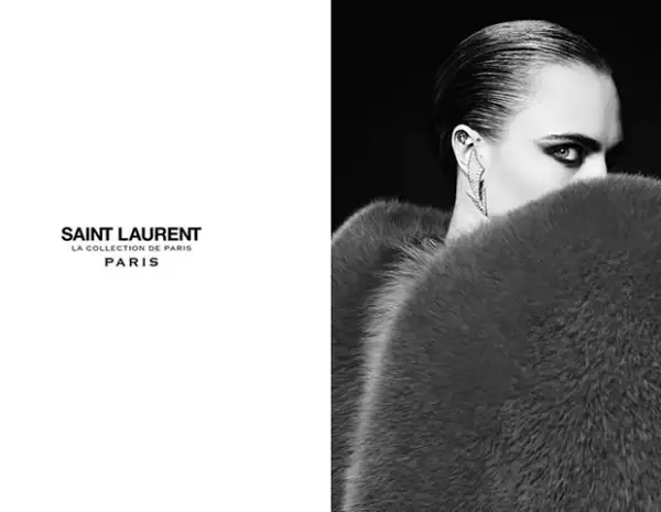La modelo luce impactante en piezas de YSL