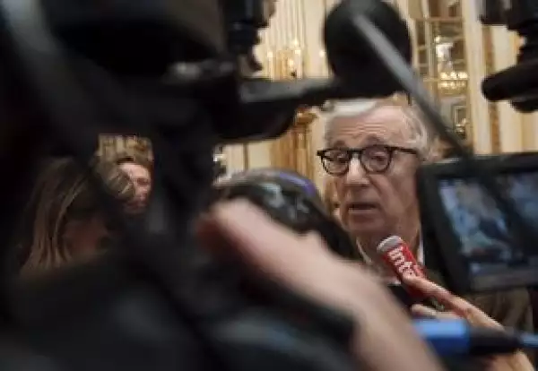 El director tiene previsto filmar tres largometrajes con una productora española.